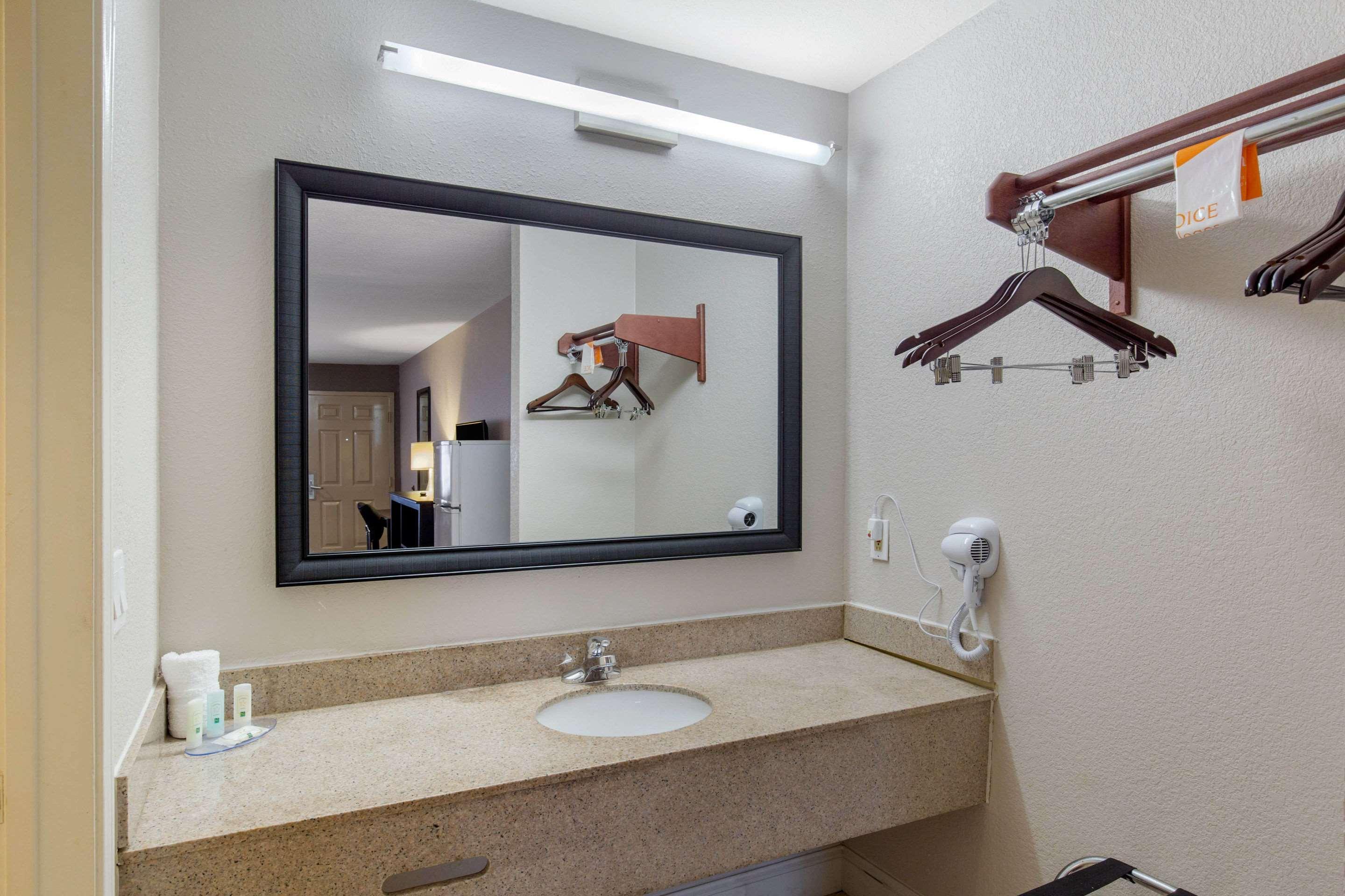 Quality Inn And Suites Port Arthur Nederland 外观 照片